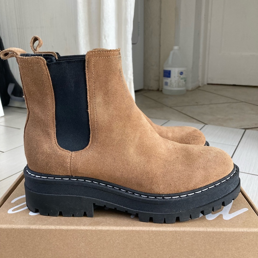 Marc Fisher Chelsea Boot Suede Leather Women’s 7